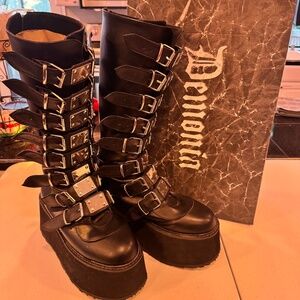 Demonia trinity platform boots